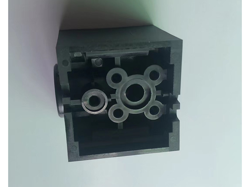 客戶來(lái)廠用干冰去PPS毛刺效果對(duì)比 