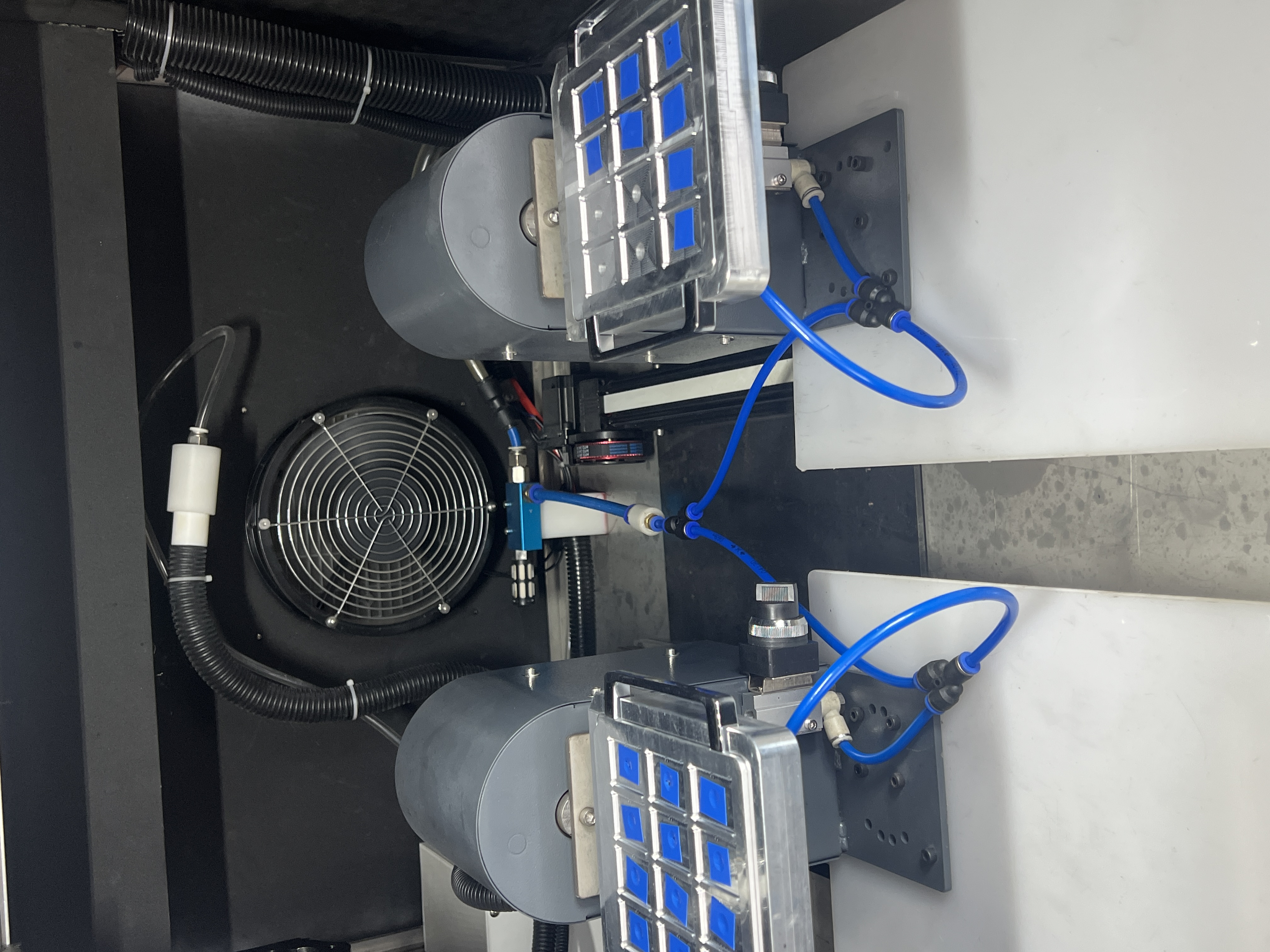 自動(dòng)干冰清洗機(jī)雙工位切換用清洗芯片、連接器、FPC軟板,BGA焊球表面的助焊劑殘留、污漬 