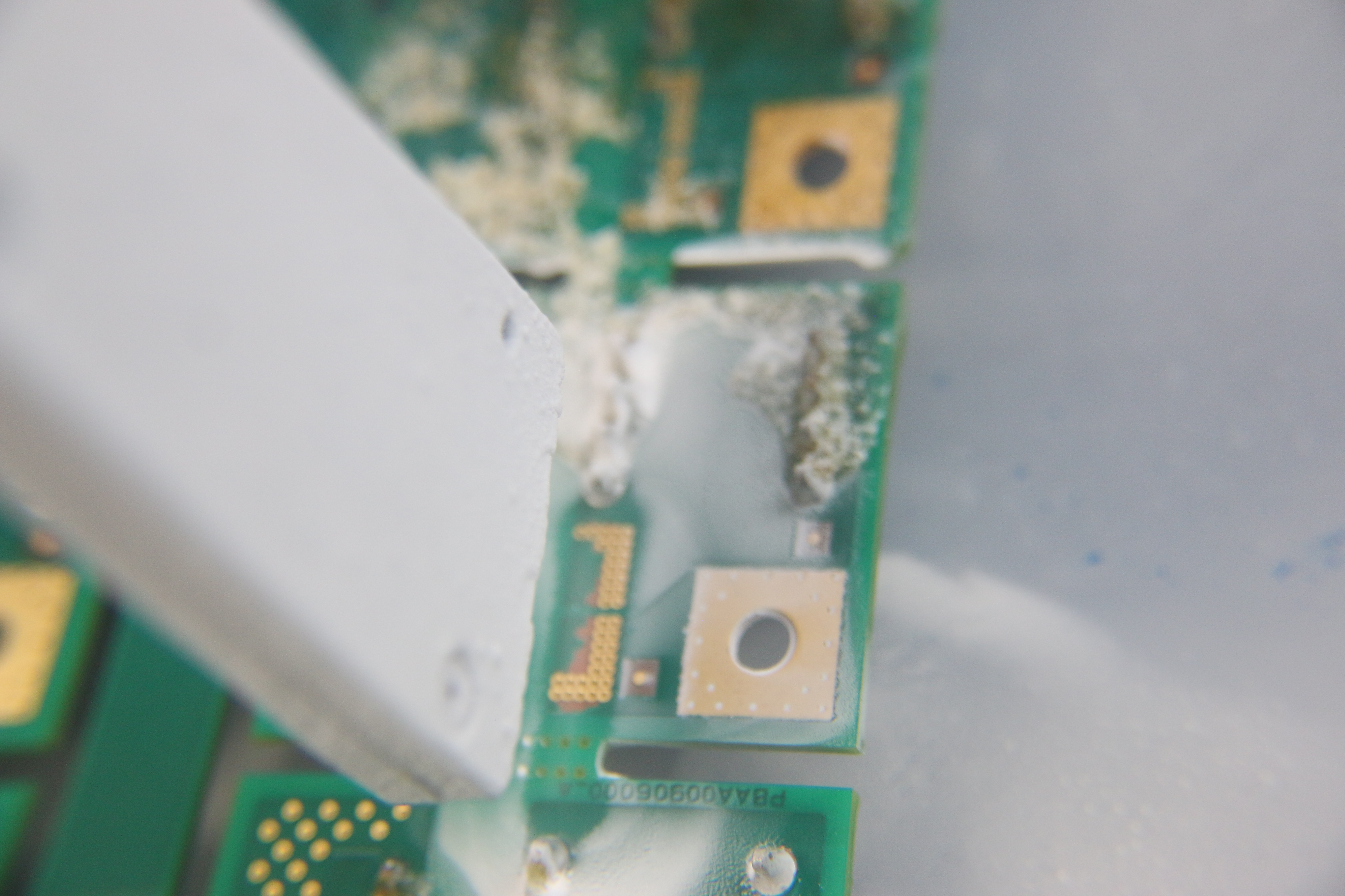 波峰焊出來(lái)帶器件的大量助焊劑清洗效果怎么樣？ 